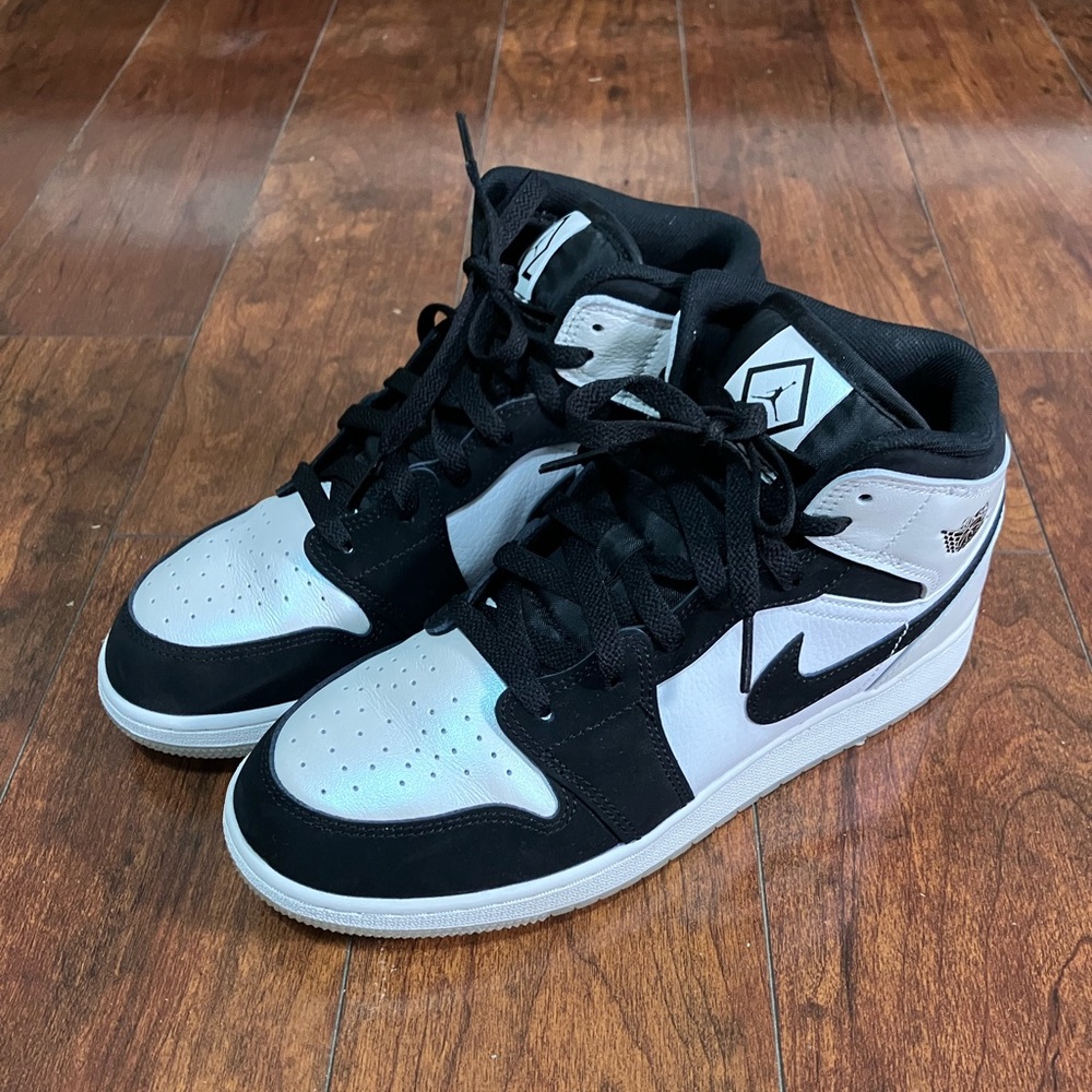 Air Jordan 1 Mid SE ‘Diamond’